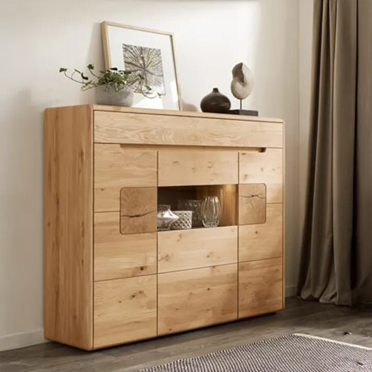 Moderne Kommode aus massiver Eiche mit Glasakzent und LED-Beleuchtung – stilvoll und funktional zugleich.