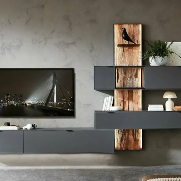 Wohnwand in Anthrazit mit naturbelassener Eiche und offenen Regalen – urbaner Look trifft auf rustikale Elemente.