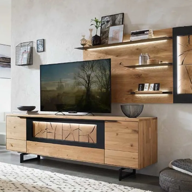 TV-Board mit Risseiche-Front, schwarzem Akzent und LED-Regal – modernes Design mit natürlichem Charakter.